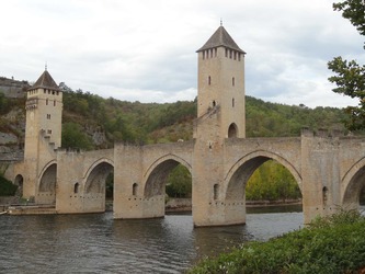 Sur le Lot, le pont Valentré orgueil de Cahors