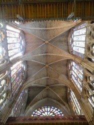 León La cathédrale aux 134 fenêtres