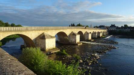 Pont sur la Loire à Charité-sur-Loire (Nièvre)